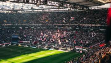 莱因克尔：因为我说梅西更优秀，C罗再也不和我说话了（配图示意）